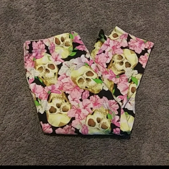 No Boundaries Capri - Picture 5 of 5